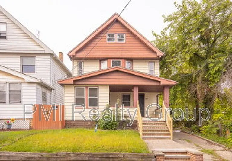888 Evangeline Rd — Photo 1