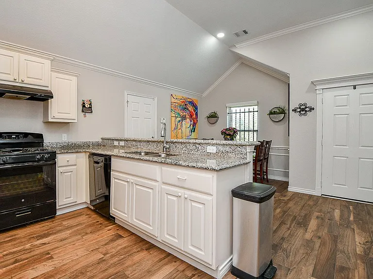 3344 Anita St — Photo 11