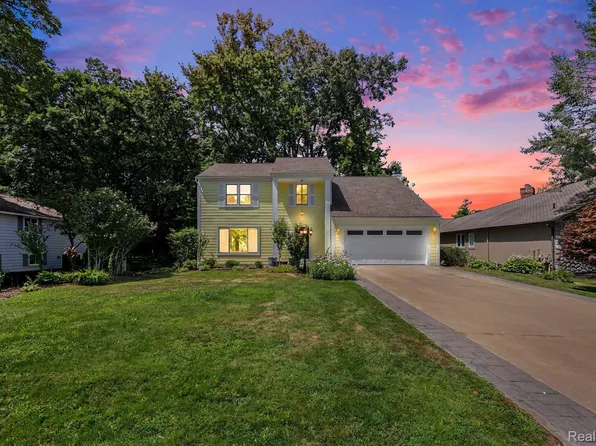 2557 Orbit Dr, Lake Orion, MI 48360