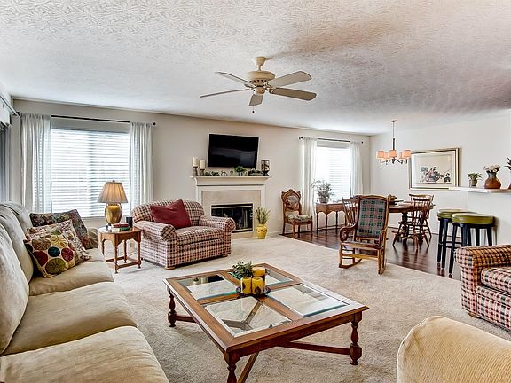 3rd image of 4451 N Shore Dr APT 201