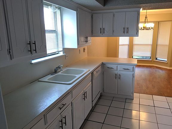 4th image of 1705 Whispering Creek Dr