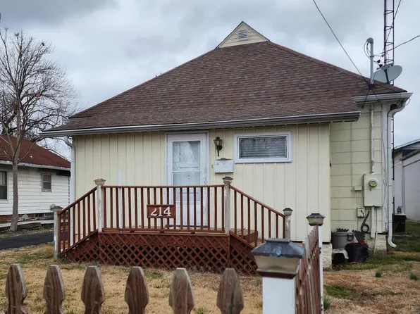 214 E Adams St, Du Quoin, IL 62832