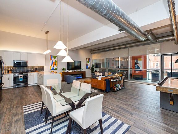 4th image of 111 10th St Unit 211