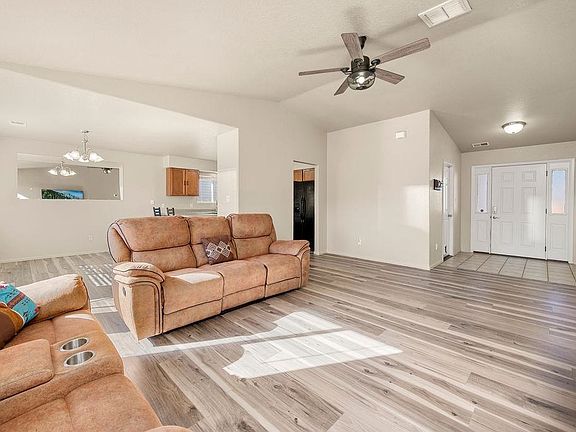 4th image of 312 Catkin St