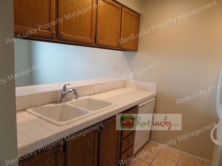 3233 NE 12th St #302 — Photo 9