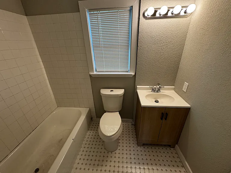 1717 Hemphill Dr — Photo 10