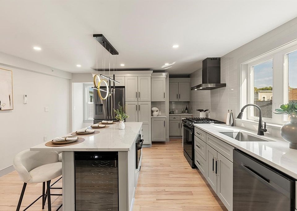 1st image of 22 Hunting St #3P