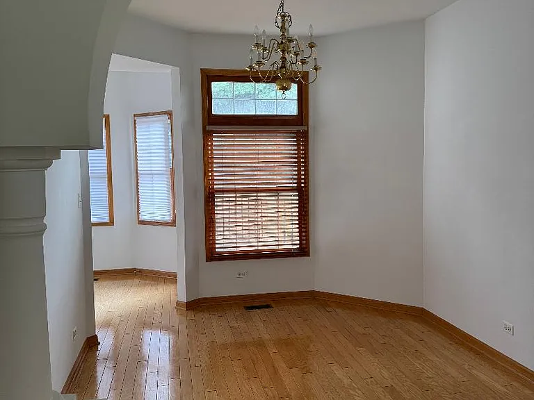 1004 N Columbia St — Photo 13