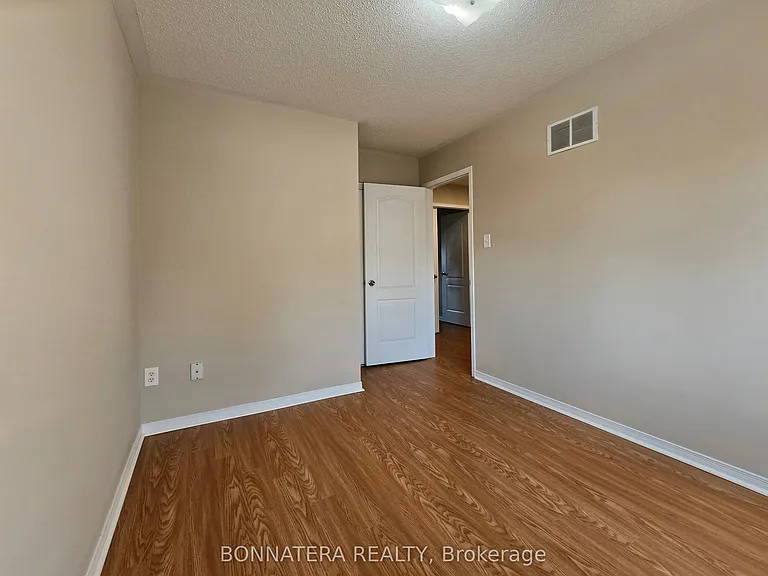5455 Farmcote Dr — Photo 18