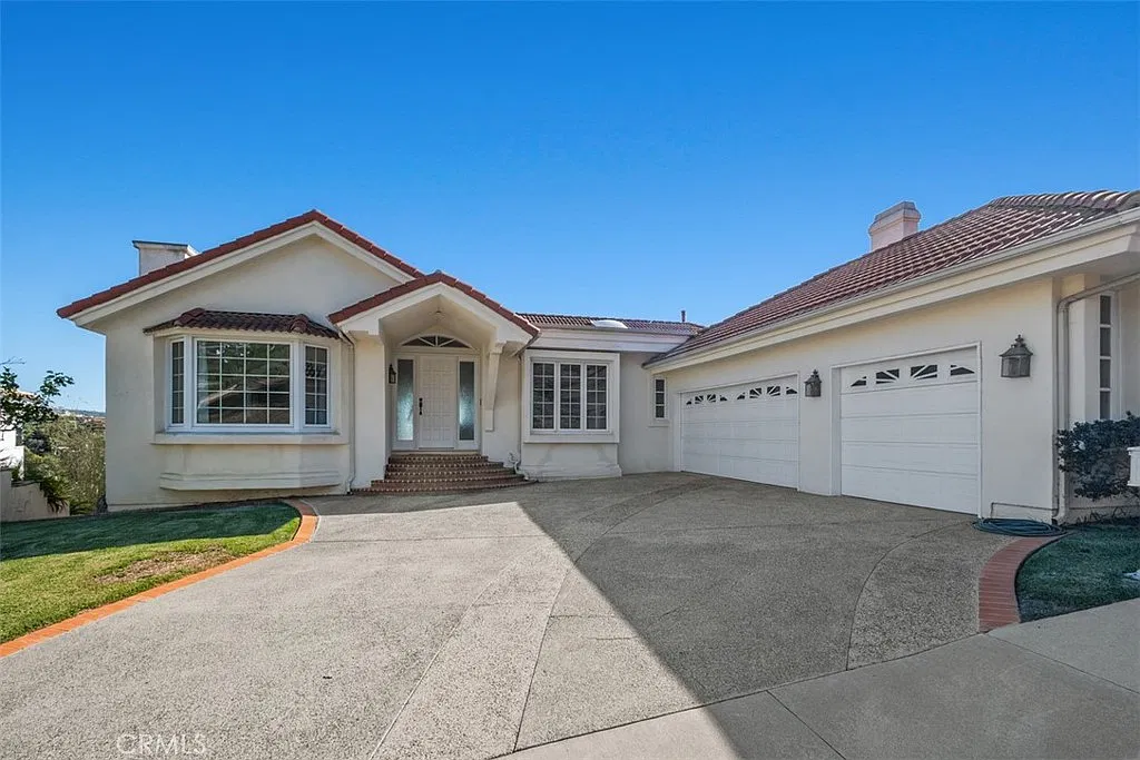 7 bed, 5587 sqft, $14,000 — Photo 2
