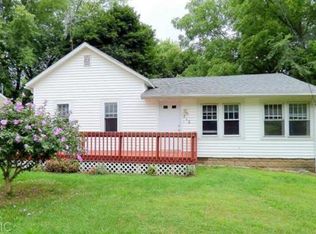 310 Short St, Buchanan, MI 49107