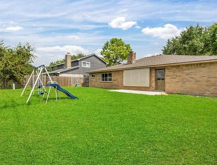 10022 Old Towne Ln — Photo 6