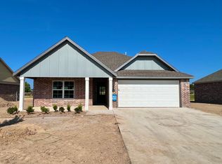 956 Sugar Pine St, Tontitown, AR 72762