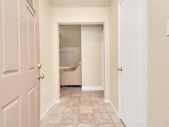 3rd image of 4803 Beechaven St