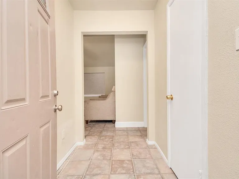 4803 Beechaven St — Photo 3