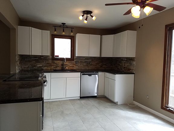 2nd image of 141 E Crooked Creek Ct