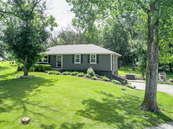 18453 Sunset Ln, Linwood, KS 66052