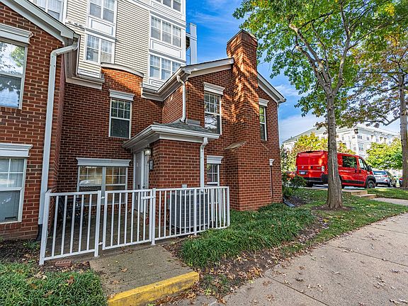 3rd image of 1625 International Dr #Townhouse 1