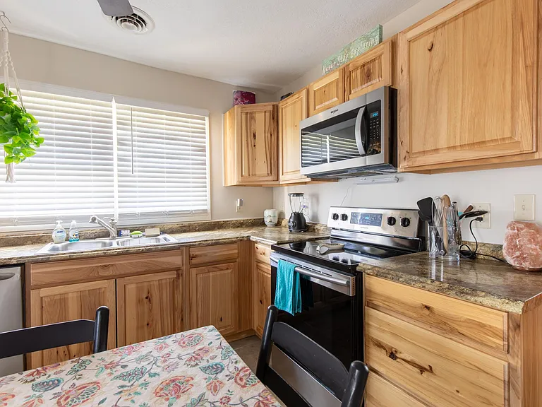 1322 Chestnut St — Photo 20