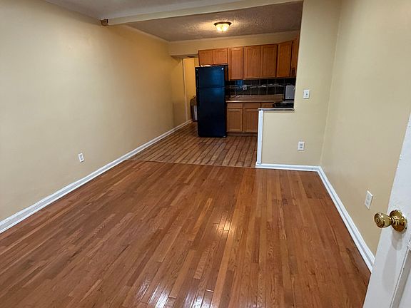 2nd image of 1088 E 53rd St