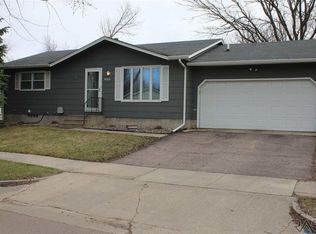4004 S Palisade Ln, Sioux Falls, SD 57106