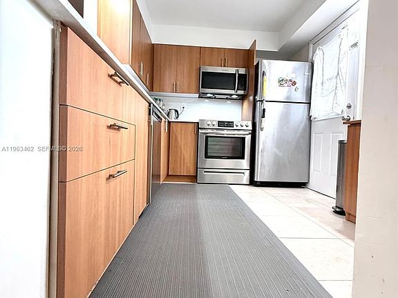 3rd image of 1501 NE 191st St APT C114