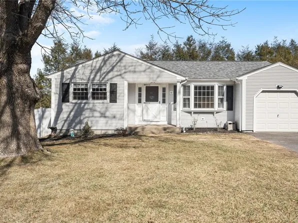 10 Morningside Dr, West Warwick, RI 02893