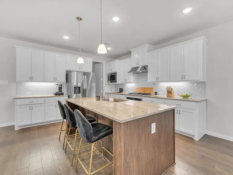 3905 Saint Ives Ln — Photo 11