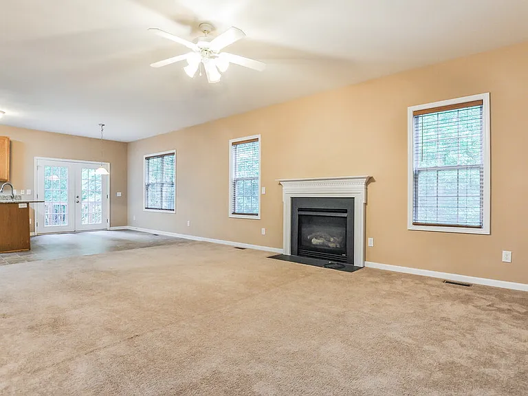 136 Roan Dr — Photo 3