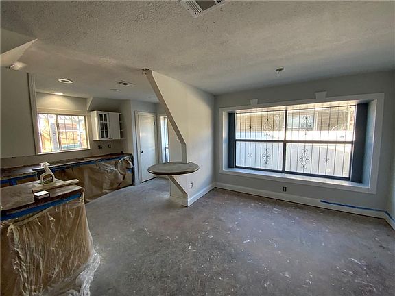 3rd image of 2009 Sugarloaf Dr