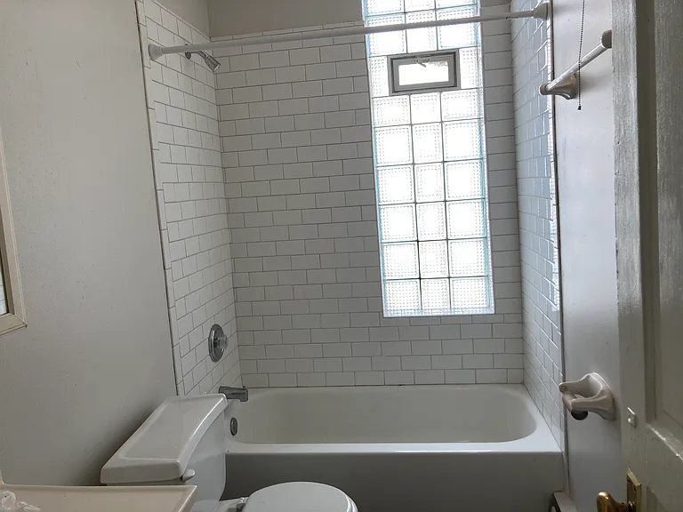 1734 N Arlington Pl — Photo 2