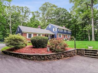 304 Beacon Hill Dr, Cheshire, CT 06410