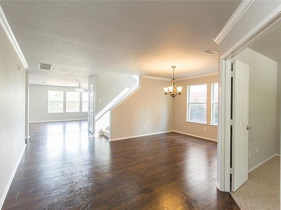 3rd image of 404 Chase Hill Ln