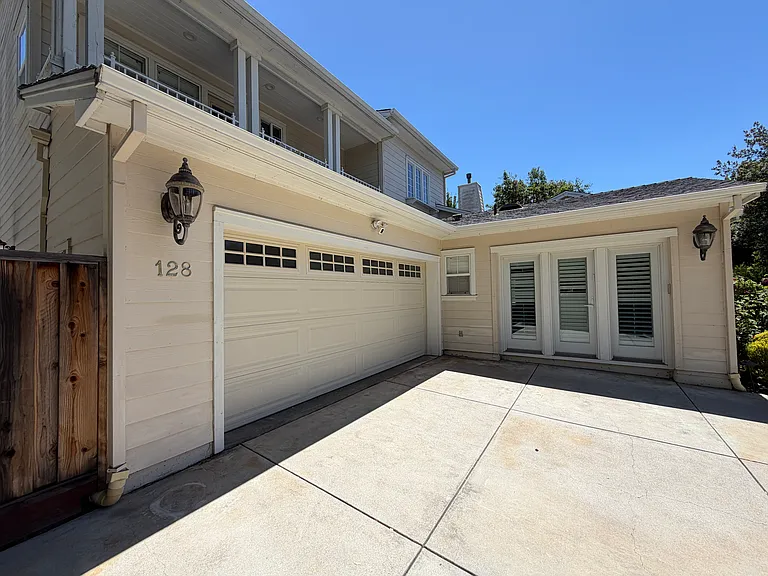 128 Regent Dr — Photo 41