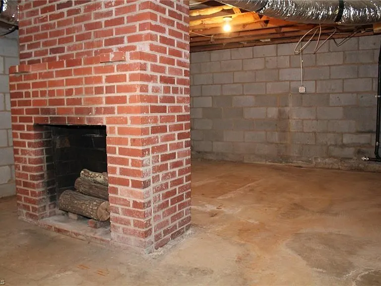 Beeson Rd — Photo 21