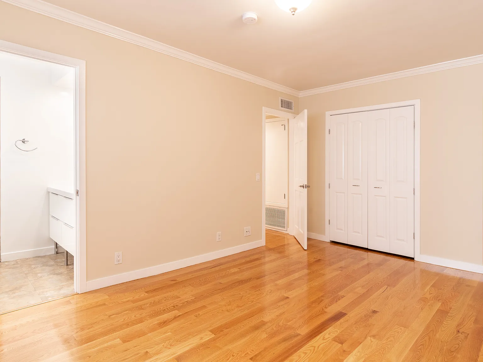 2 bed, $4,100 — Photo 2