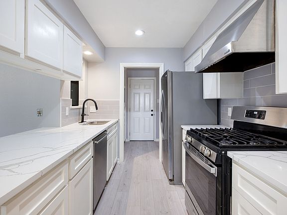 5th image of 3808 Yellowstone Pl