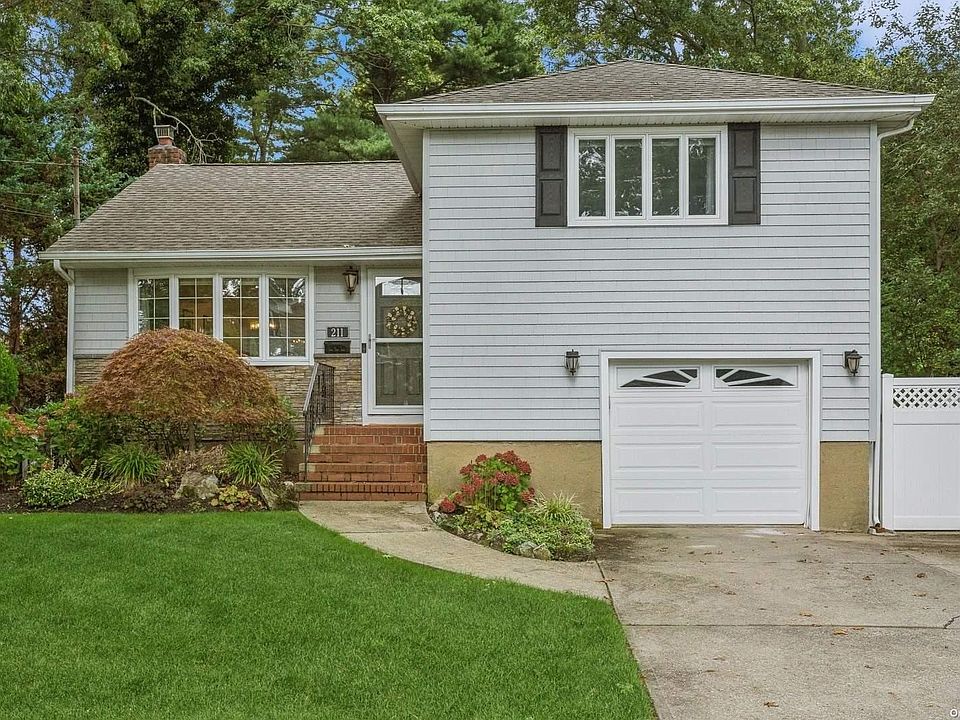 1st image of 211 Von Huenfeld Street