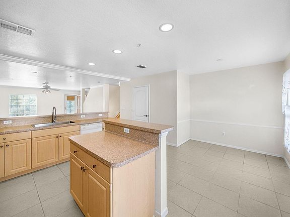 4th image of 1898 SE Interlachen Drive
