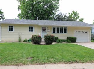 923 McMillan St, Holdrege, NE 68949
