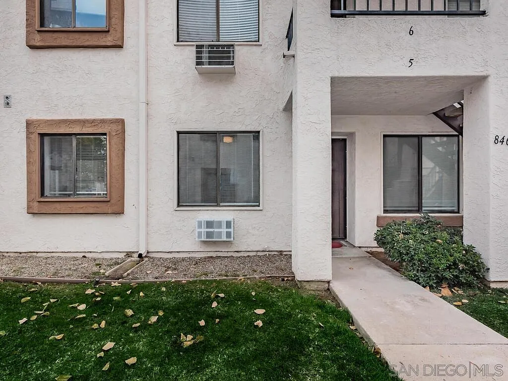 2 bed, 866 sqft, $2,700 — Photo 2