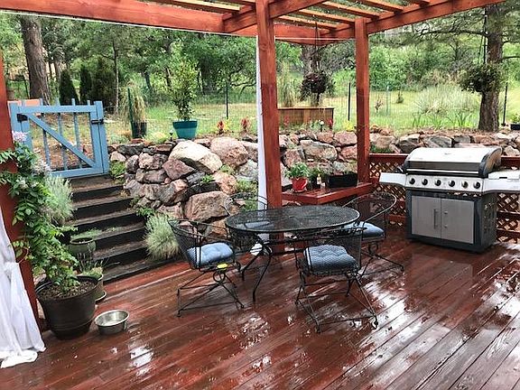 Beautiful Deck/Pergola Area