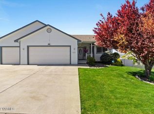 814 Overbluff Ln, Yakima, WA 98901