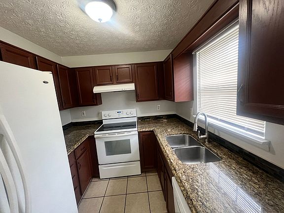 4th image of 4904 Applegrove Ln