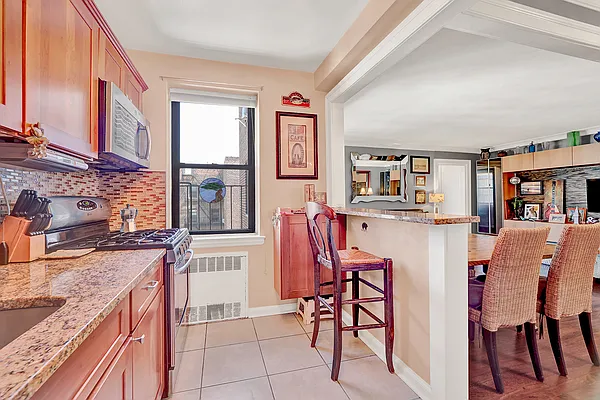 Sold by REMAX Elite | media 14