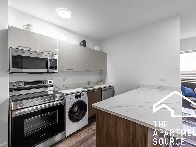 1556 W Hollywood Ave #305 — Photo 5