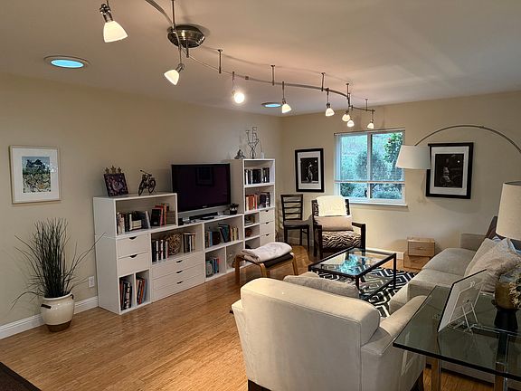 3rd image of 412 Glass Mountain Rd #A