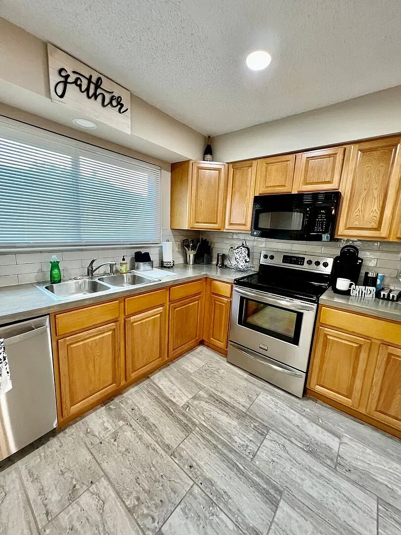 3 bed, $4,250 — Photo 2