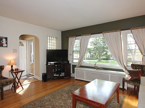 4th image of 7912 W Barry Ave