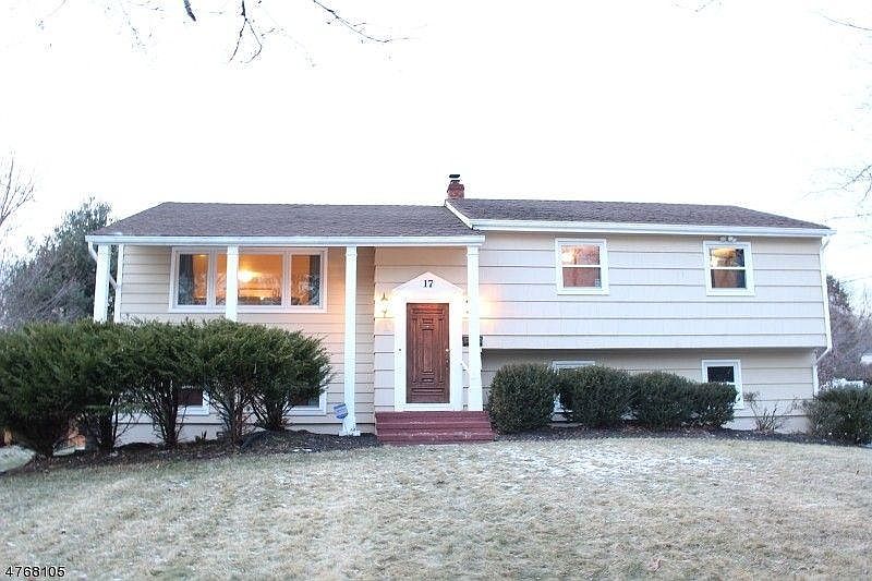 1st image of 17 Tanglewood Dr